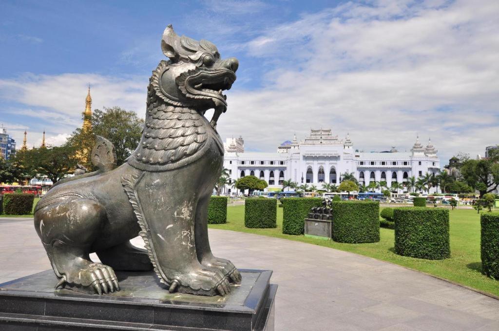 Sanctuary Hotel Yangon Exterior foto